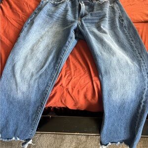 Women’s cropped frayed jeans